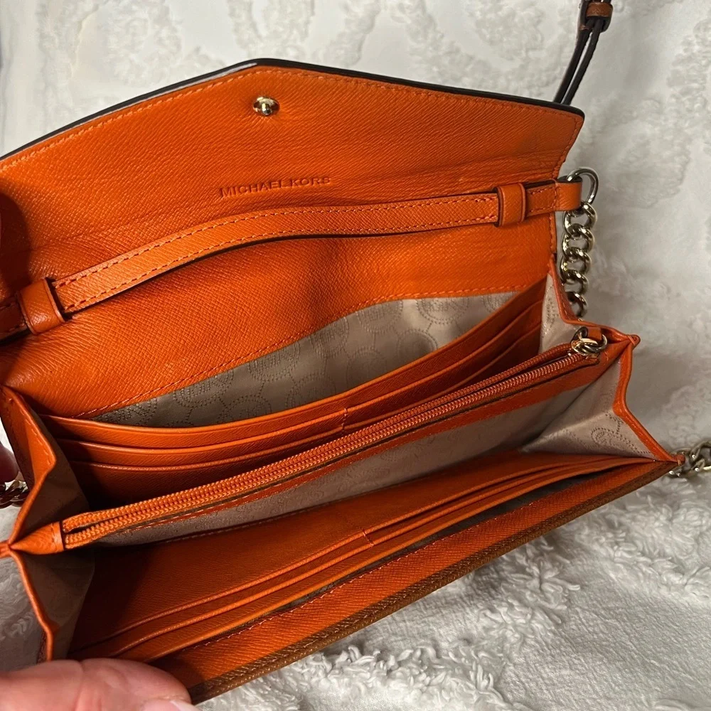 MICHAEL KORS • ENVELOPE WALLET ON CHAIN • EUC
